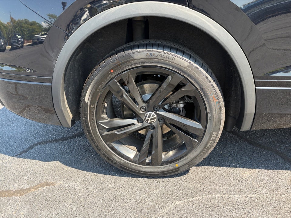 2023 Volkswagen Tiguan SE R-Line Black