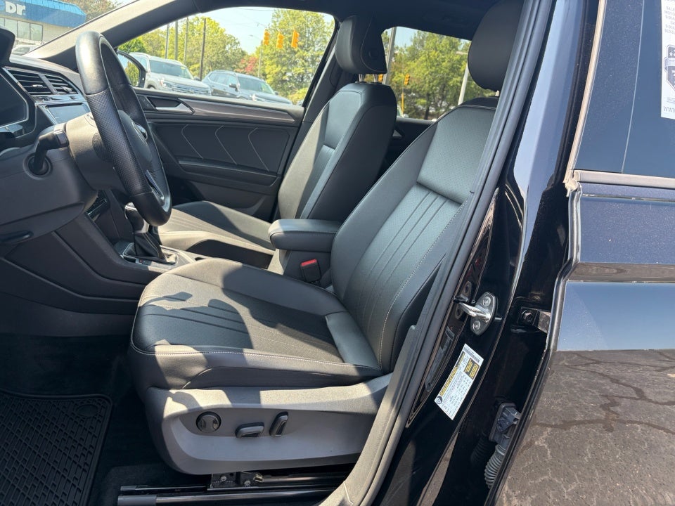 2023 Volkswagen Tiguan SE R-Line Black