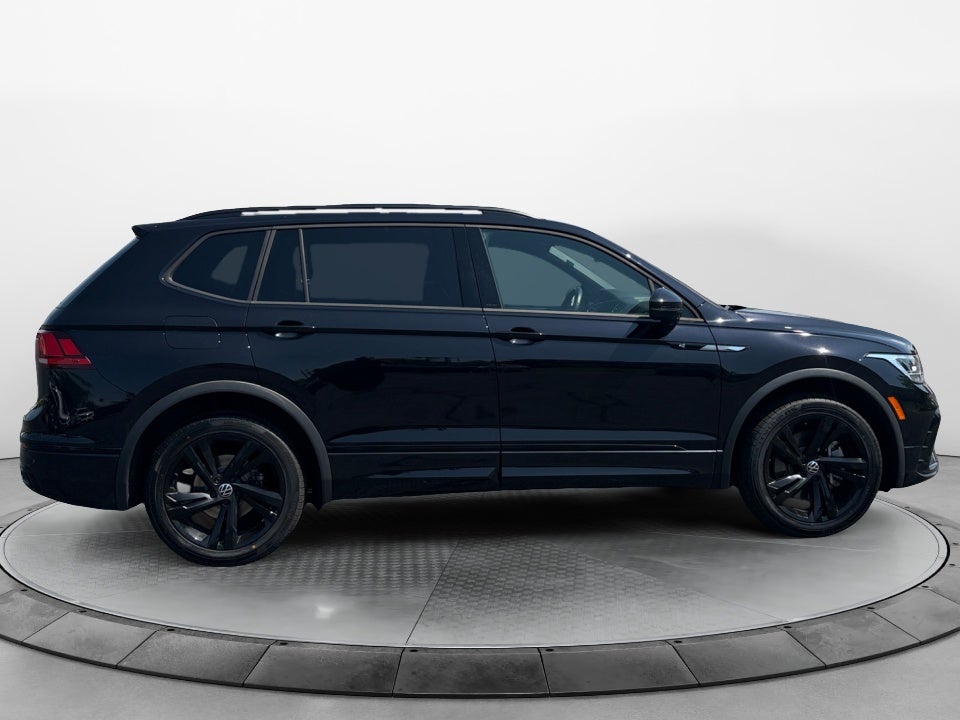 2023 Volkswagen Tiguan SE R-Line Black