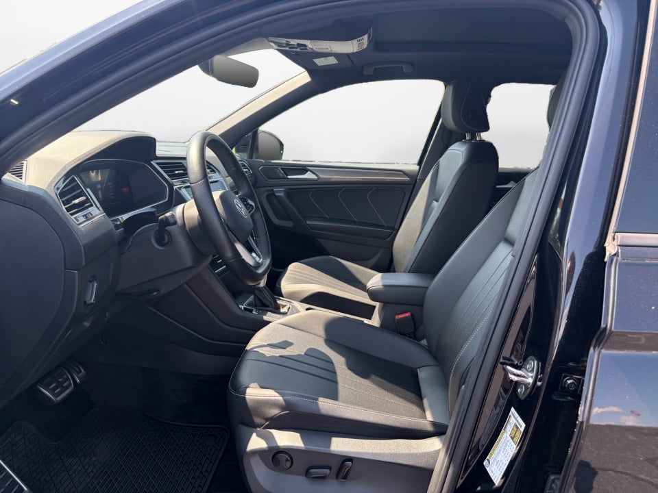 2023 Volkswagen Tiguan SE R-Line Black