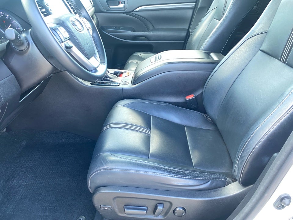 2017 Toyota Highlander SE