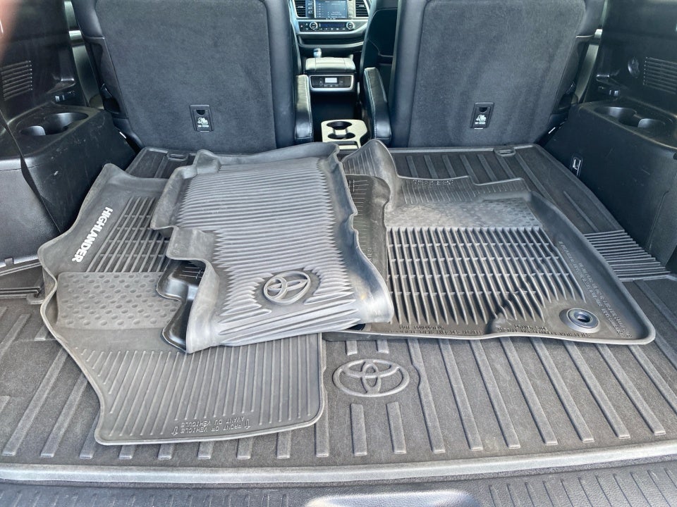 2017 Toyota Highlander SE