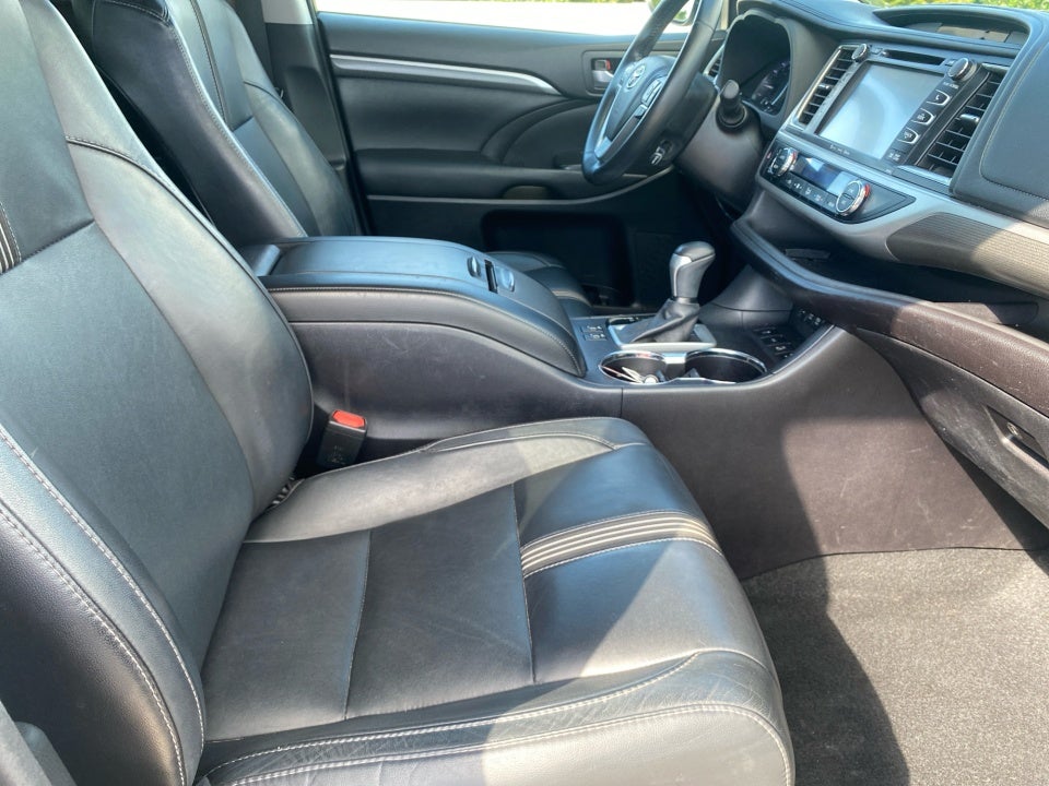 2017 Toyota Highlander SE