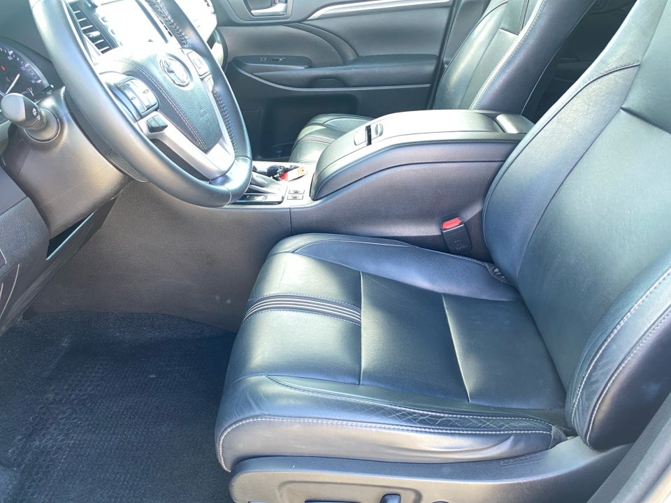 2017 Toyota Highlander SE