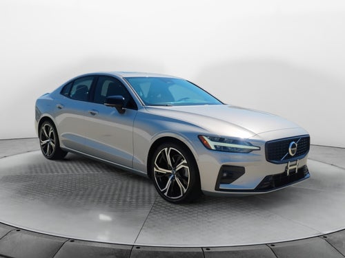 2024 Volvo S60 Plus Dark Theme