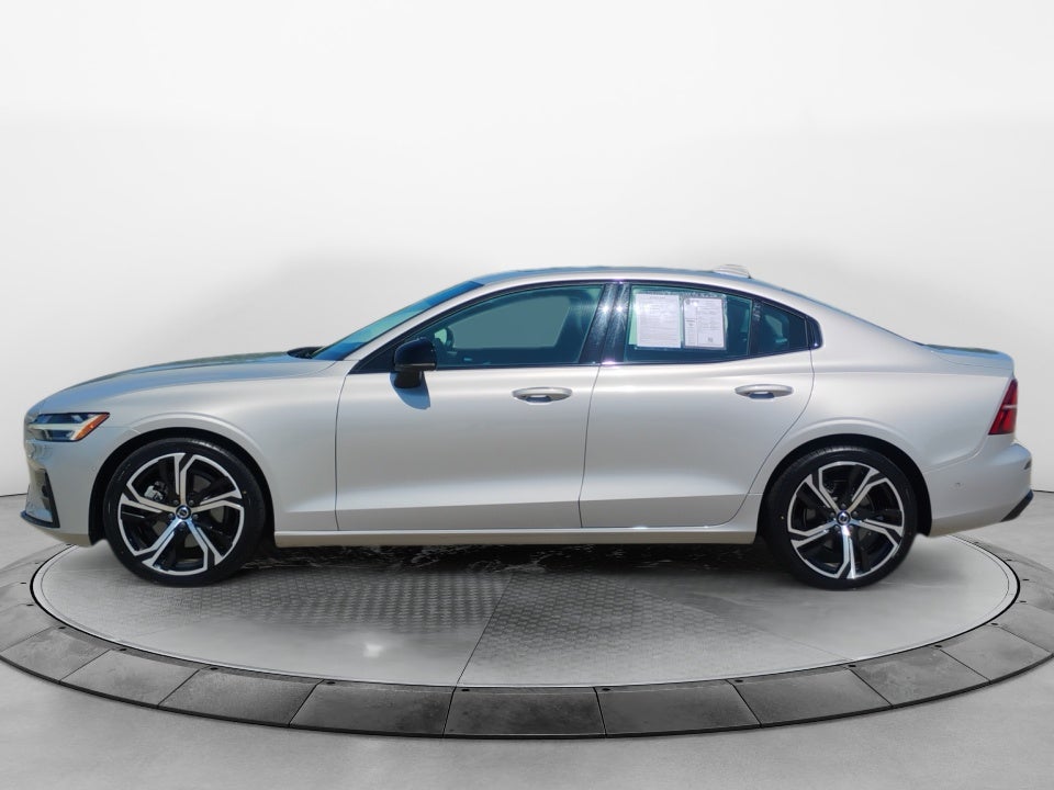 2024 Volvo S60 Plus Dark Theme