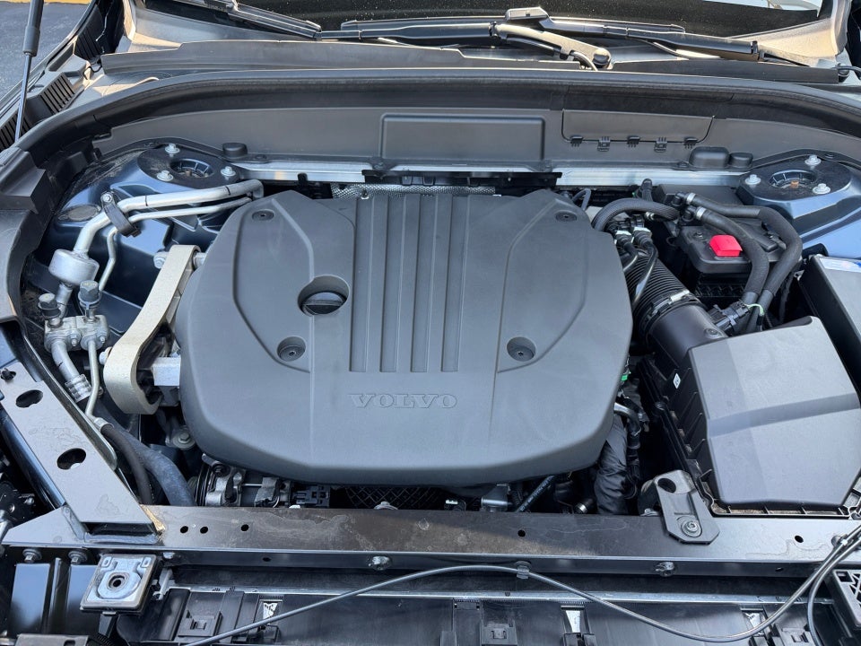 2024 Volvo XC60 Plus Dark Theme