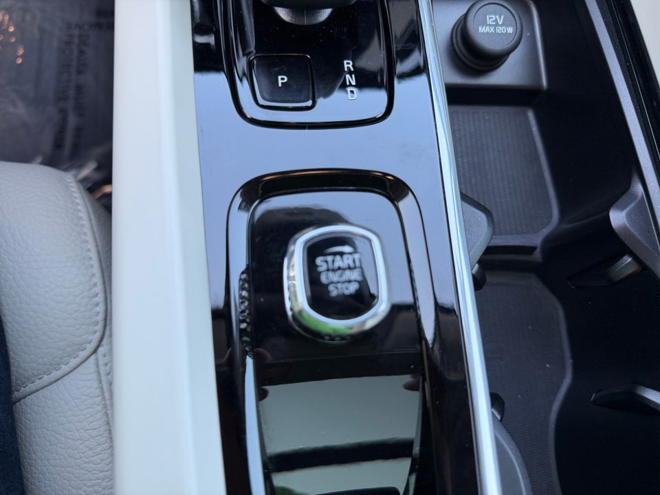 2024 Volvo XC60 Plus Dark Theme
