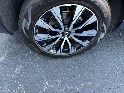 2024 Volvo XC60 Plus Dark Theme