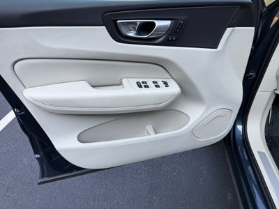 2024 Volvo XC60 Plus Dark Theme