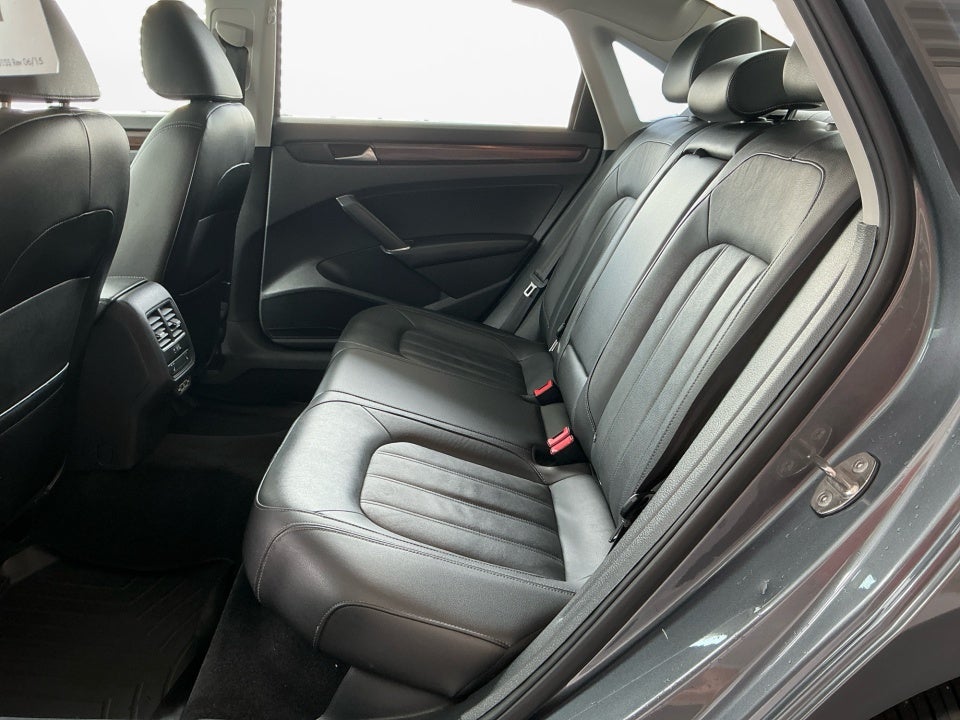 2022 Volkswagen Passat 2.0T Limited Edition