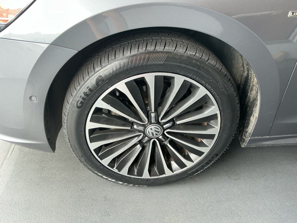 2022 Volkswagen Passat 2.0T Limited Edition