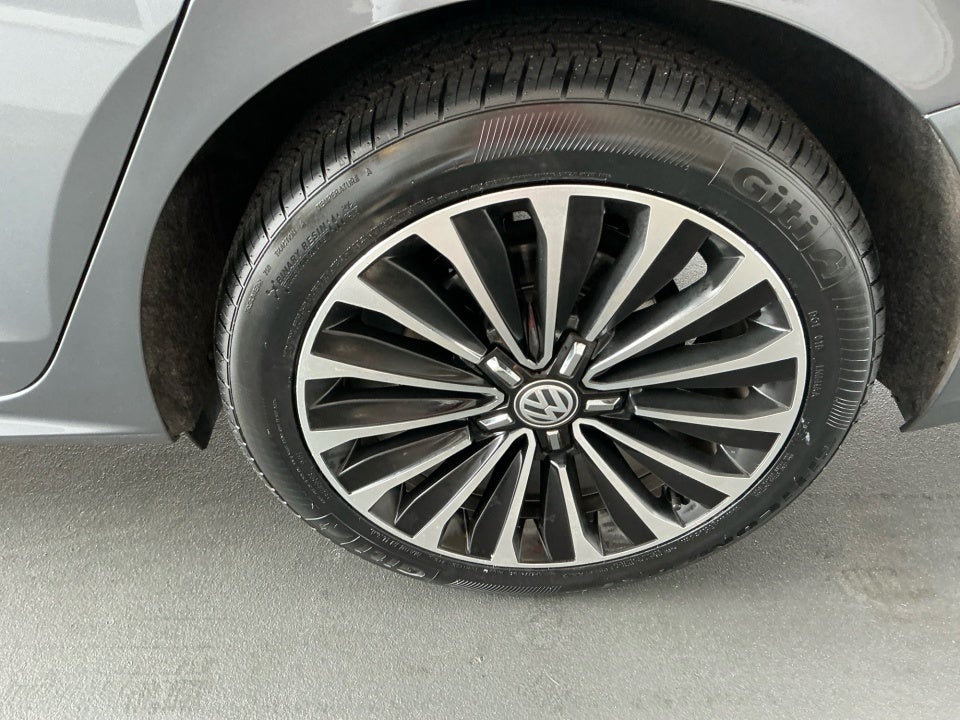 2022 Volkswagen Passat 2.0T Limited Edition