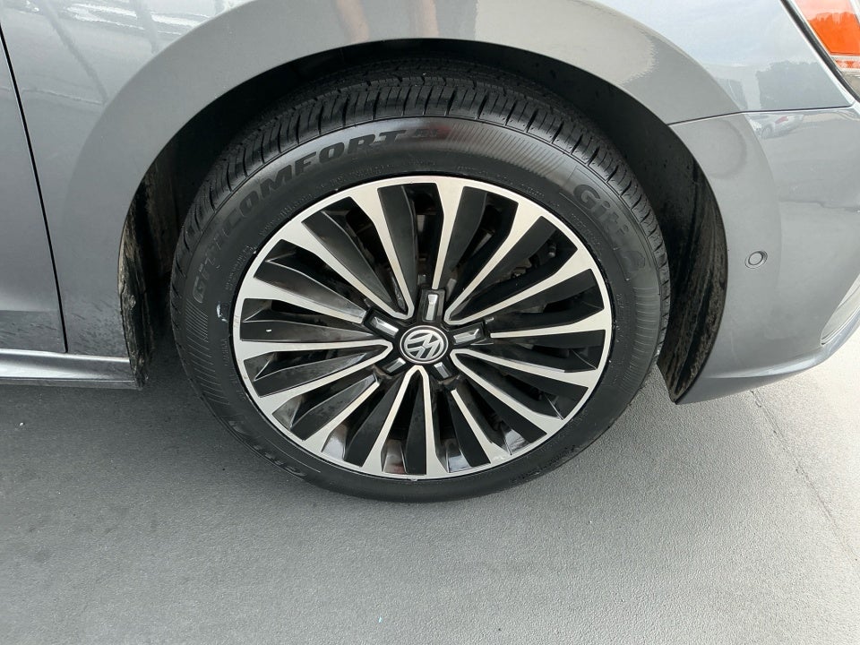 2022 Volkswagen Passat 2.0T Limited Edition