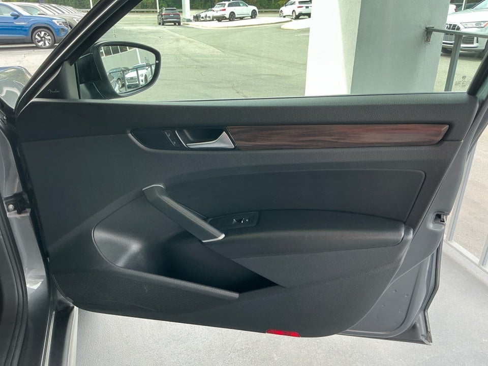 2022 Volkswagen Passat 2.0T Limited Edition