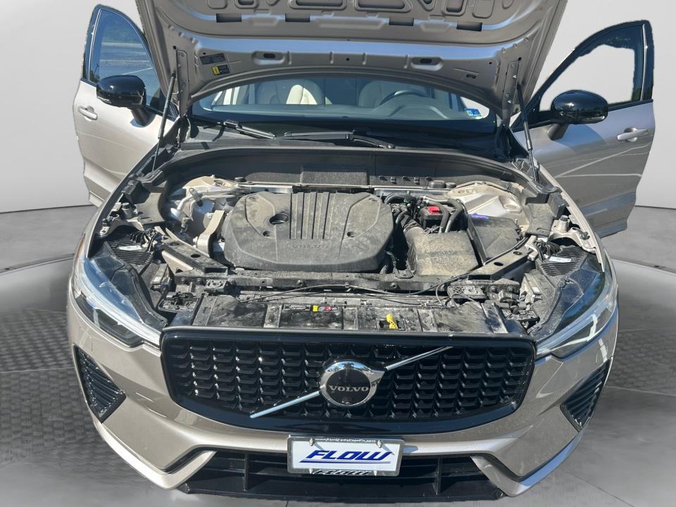 2024 Volvo XC60 Plus Dark Theme