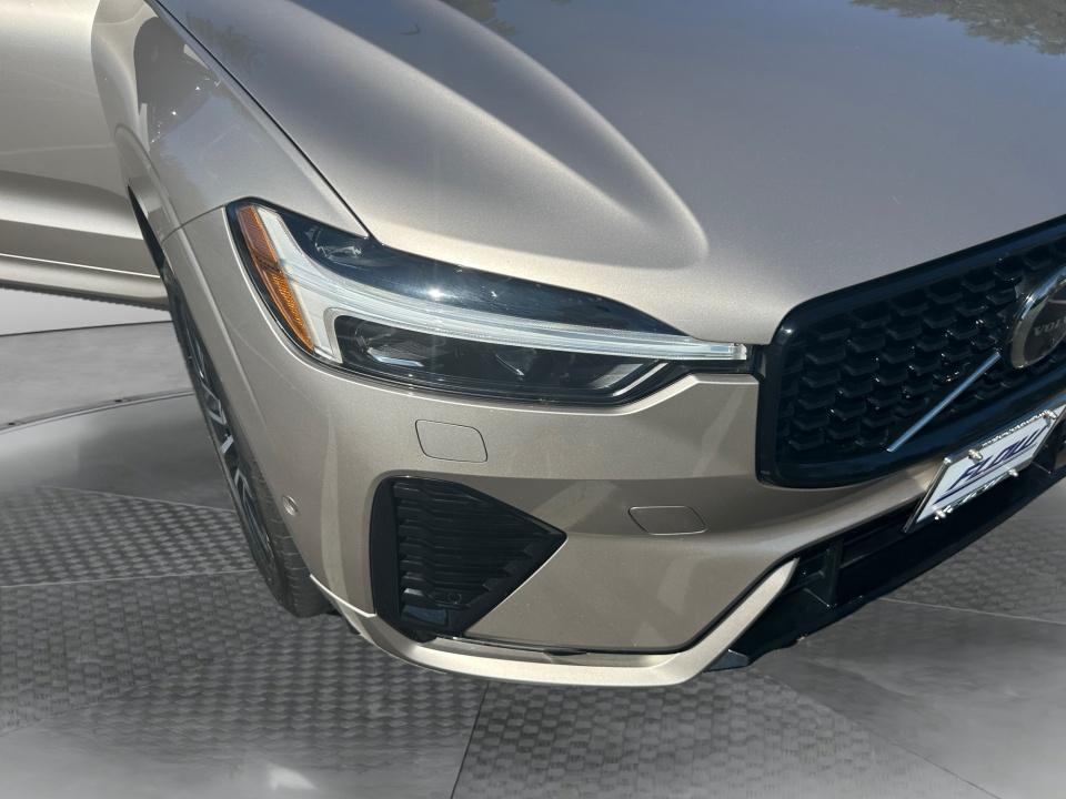 2024 Volvo XC60 Plus Dark Theme