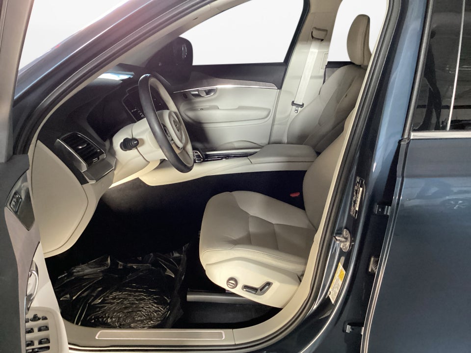 2023 Volvo XC90 Plus