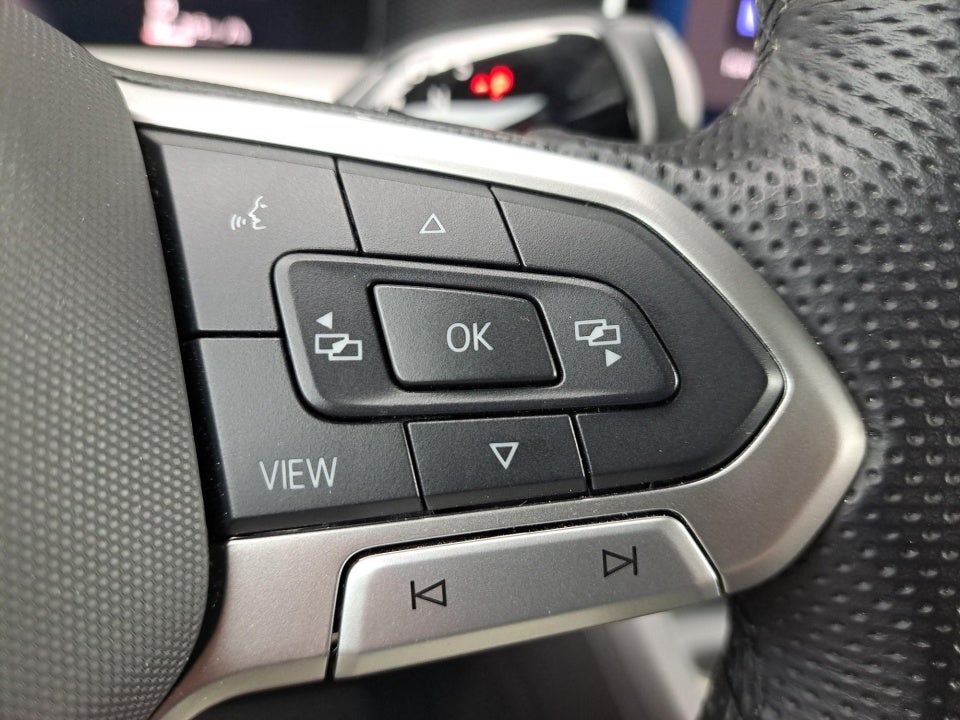 2025 Volkswagen Tiguan SE R-Line Black
