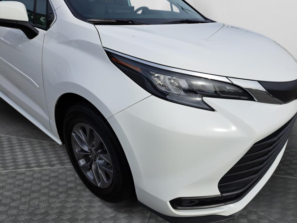 2025 Toyota Sienna LE