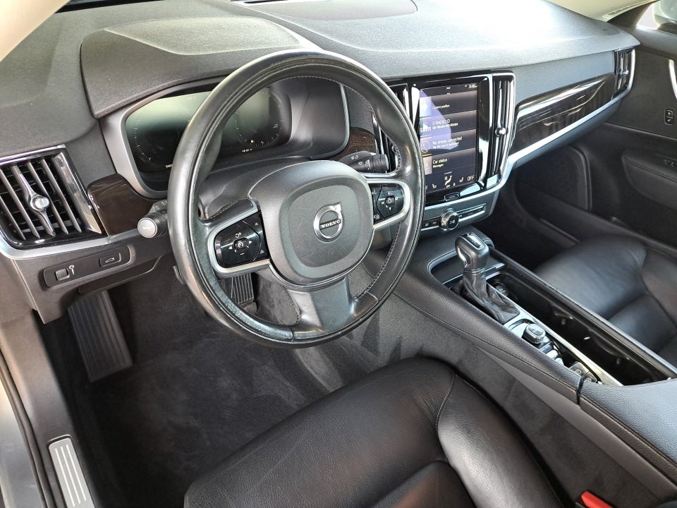 2017 Volvo S90 Momentum