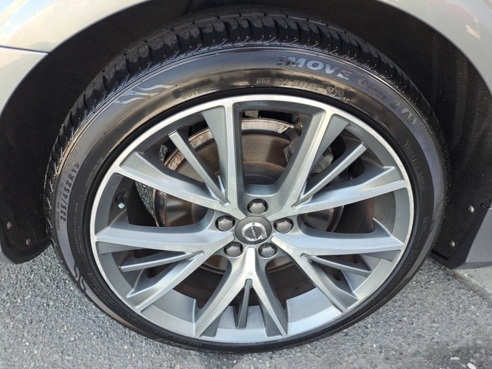 2017 Volvo S90 Momentum