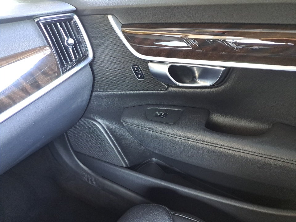 2017 Volvo S90 Momentum