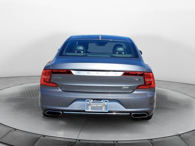 2017 Volvo S90 Momentum