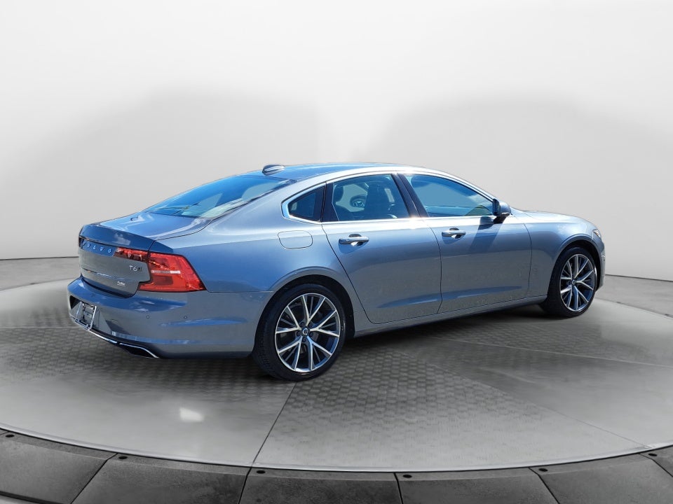 2017 Volvo S90 Momentum