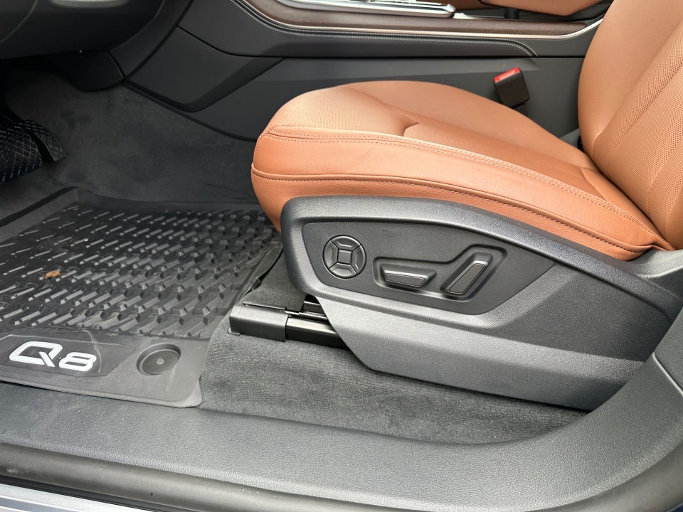 2025 Audi Q8 Premium Plus