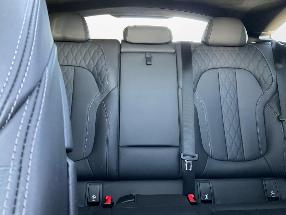 2023 BMW X6 xDrive40i