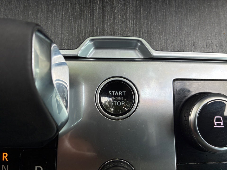 2022 Land Rover New Range Rover SE