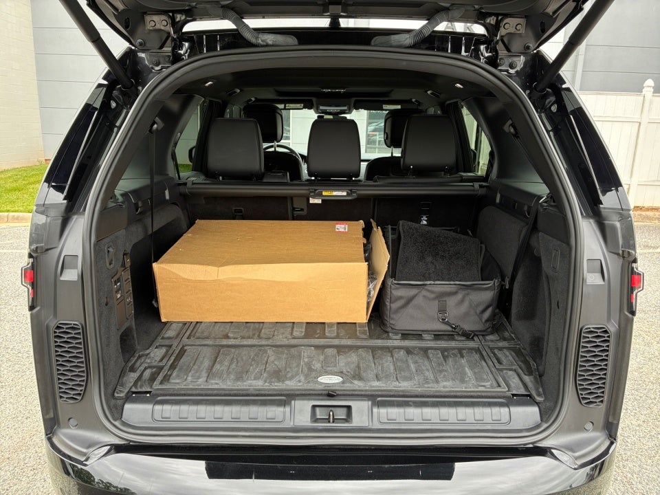 2025 Land Rover Discovery Dynamic SE