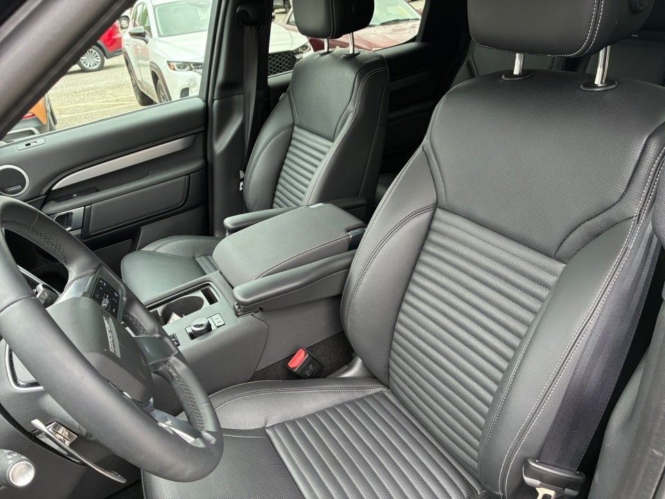 2025 Land Rover Discovery Dynamic SE