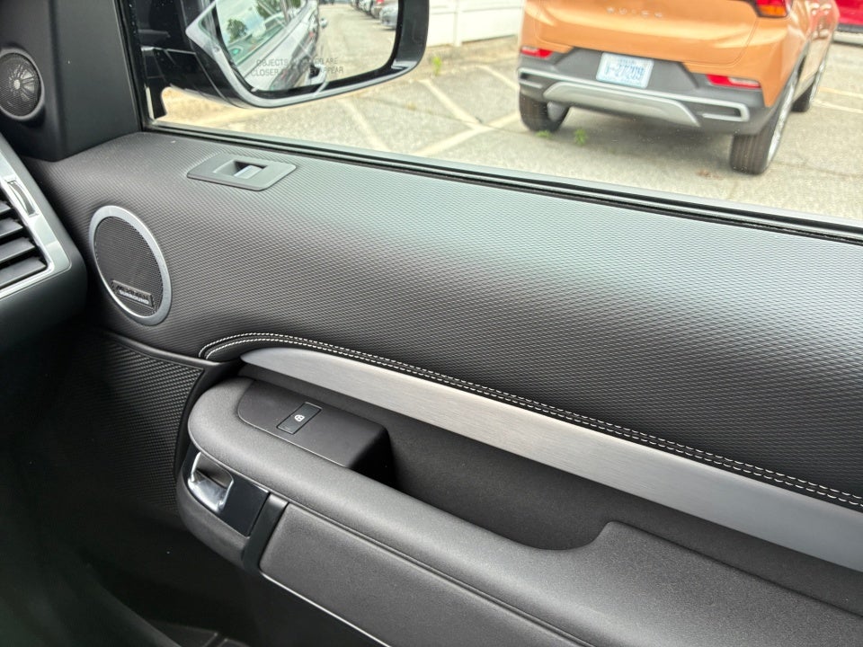 2025 Land Rover Discovery Dynamic SE